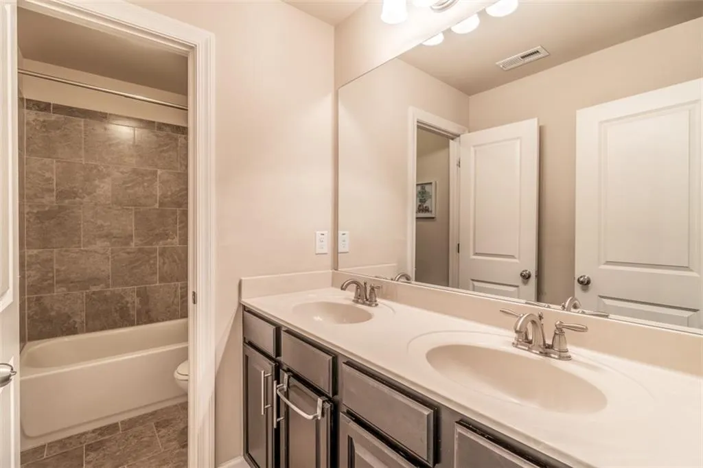 7605 Highland Bluff, Atlanta, Georgia 30328, 4 Bedrooms Bedrooms, ,3 BathroomsBathrooms,Residential,Sold,7605 Highland Bluff,6676810