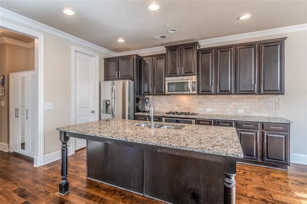 7605 Highland Bluff, Atlanta, Georgia 30328, 4 Bedrooms Bedrooms, ,3 BathroomsBathrooms,Residential,Sold,7605 Highland Bluff,6676810