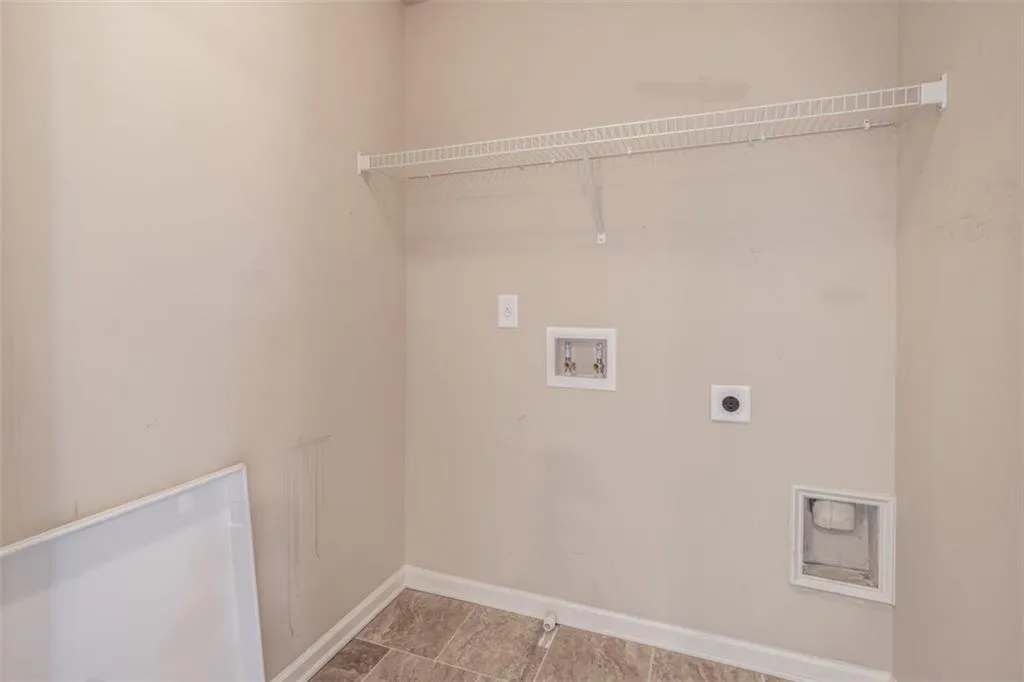 7605 Highland Bluff, Atlanta, Georgia 30328, 4 Bedrooms Bedrooms, ,3 BathroomsBathrooms,Residential,Sold,7605 Highland Bluff,6676810