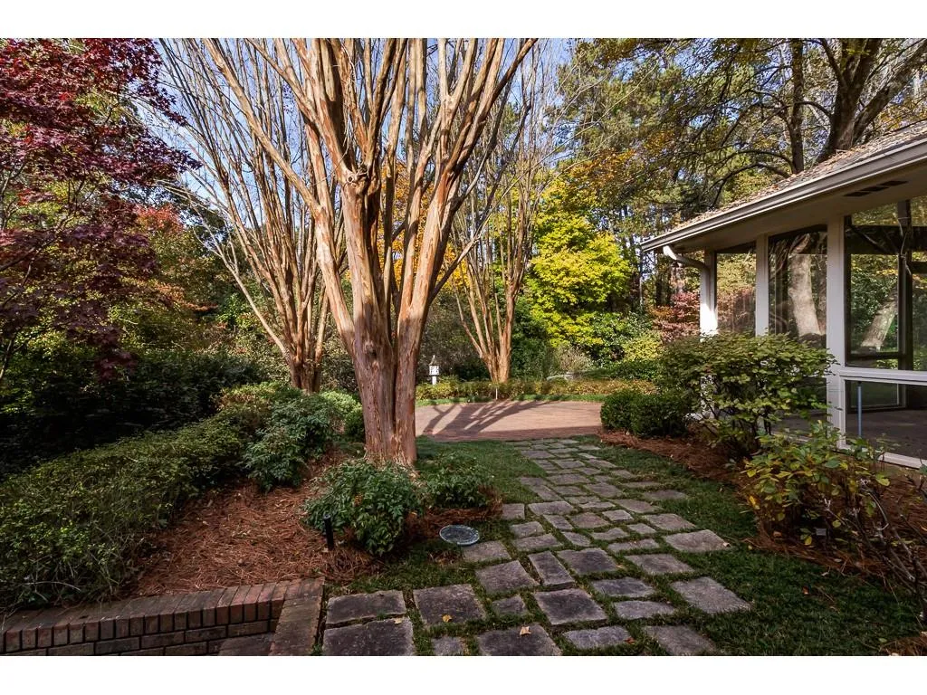 8015 Monticello Drive, Sandy Springs, Georgia 30350, 5 Bedrooms Bedrooms, ,4 BathroomsBathrooms,Residential,Sold,8015 Monticello Drive,6653544