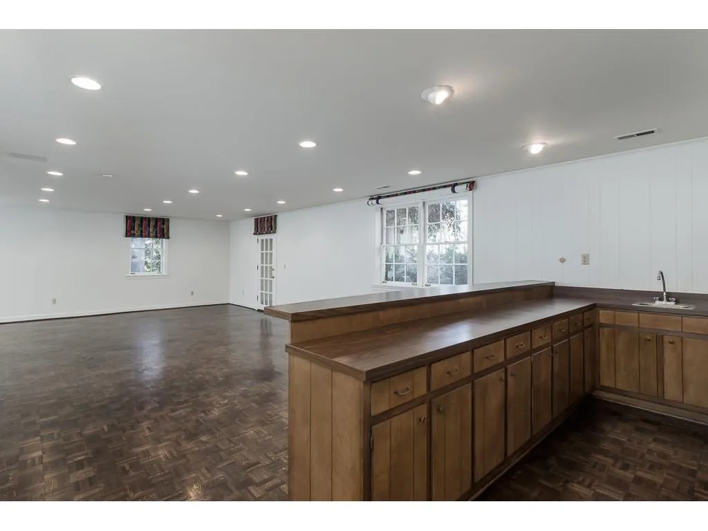 8015 Monticello Drive, Sandy Springs, Georgia 30350, 5 Bedrooms Bedrooms, ,4 BathroomsBathrooms,Residential,Sold,8015 Monticello Drive,6653544