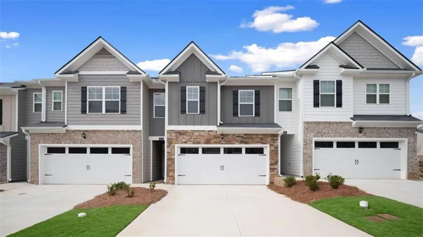 1322 Aura Lane, Lawrenceville, Georgia 30045