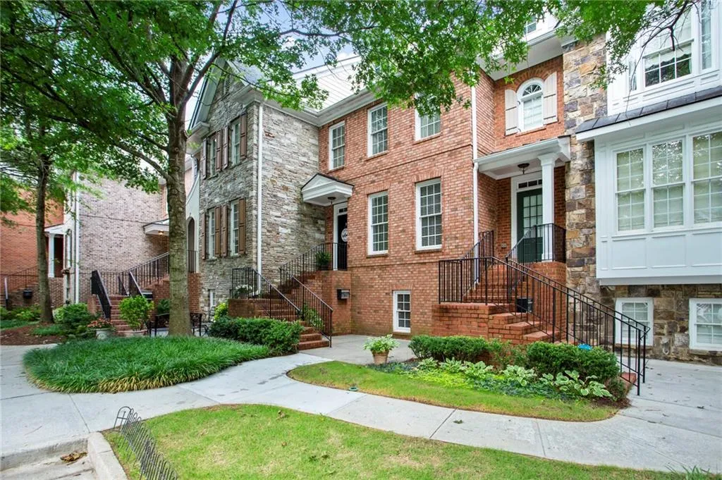 93 Chemin De Vie, Atlanta, Georgia 30342, 3 Bedrooms Bedrooms, ,3 BathroomsBathrooms,Residential,Sold,93 Chemin De Vie,7056999