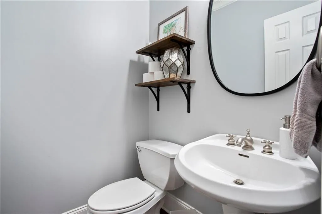 93 Chemin De Vie, Atlanta, Georgia 30342, 3 Bedrooms Bedrooms, ,3 BathroomsBathrooms,Residential,Sold,93 Chemin De Vie,7056999