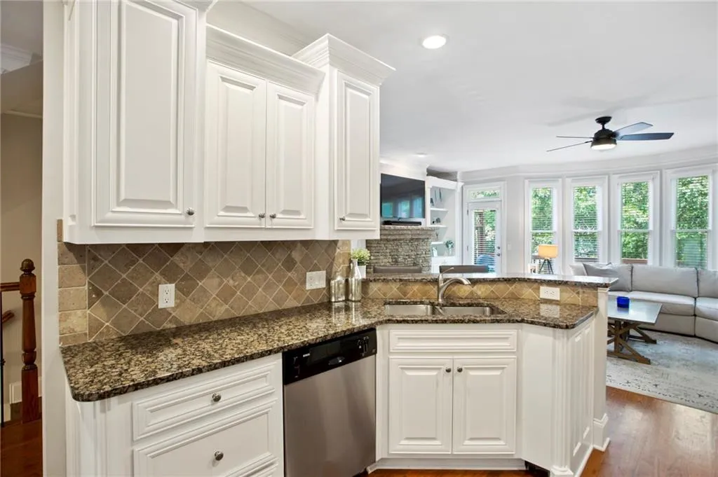 93 Chemin De Vie, Atlanta, Georgia 30342, 3 Bedrooms Bedrooms, ,3 BathroomsBathrooms,Residential,Sold,93 Chemin De Vie,7056999