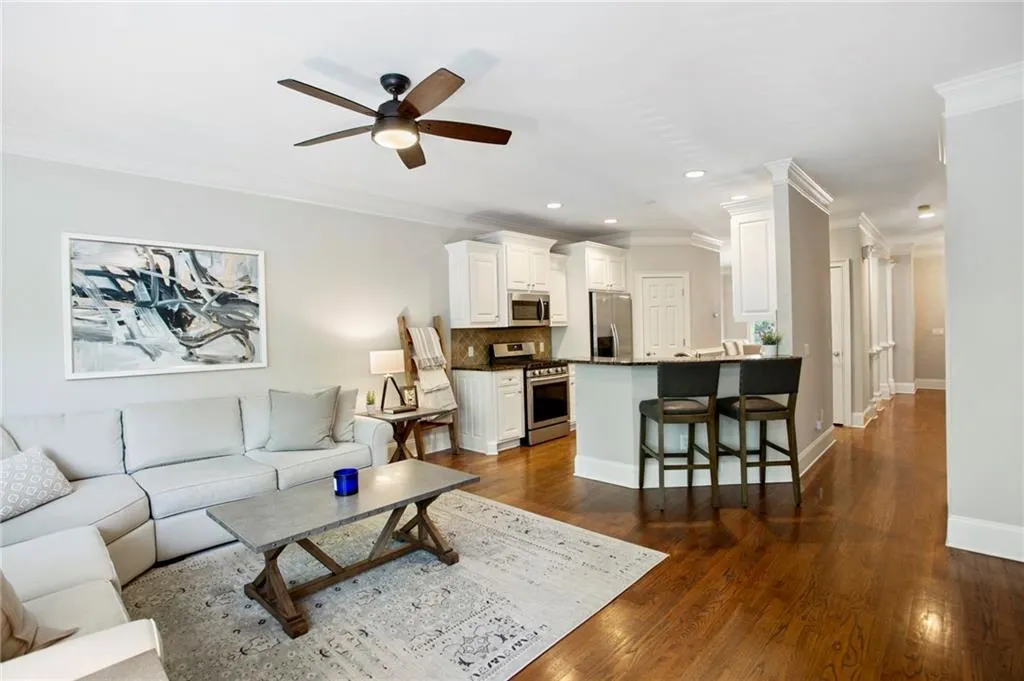 93 Chemin De Vie, Atlanta, Georgia 30342, 3 Bedrooms Bedrooms, ,3 BathroomsBathrooms,Residential,Sold,93 Chemin De Vie,7056999