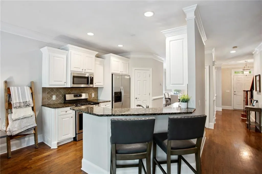 93 Chemin De Vie, Atlanta, Georgia 30342, 3 Bedrooms Bedrooms, ,3 BathroomsBathrooms,Residential,Sold,93 Chemin De Vie,7056999