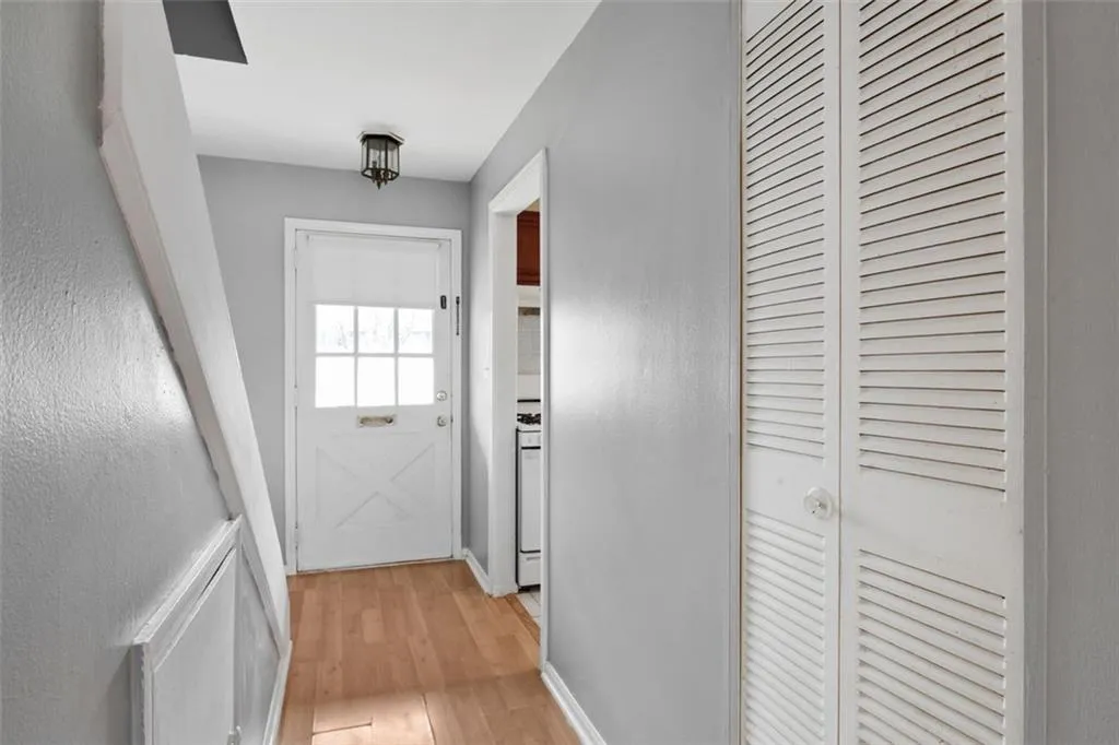 5617 Kingsport Drive, Atlanta, Georgia 30342, 2 Bedrooms Bedrooms, ,1 BathroomBathrooms,Residential,Sold,5617 Kingsport Drive,6986720