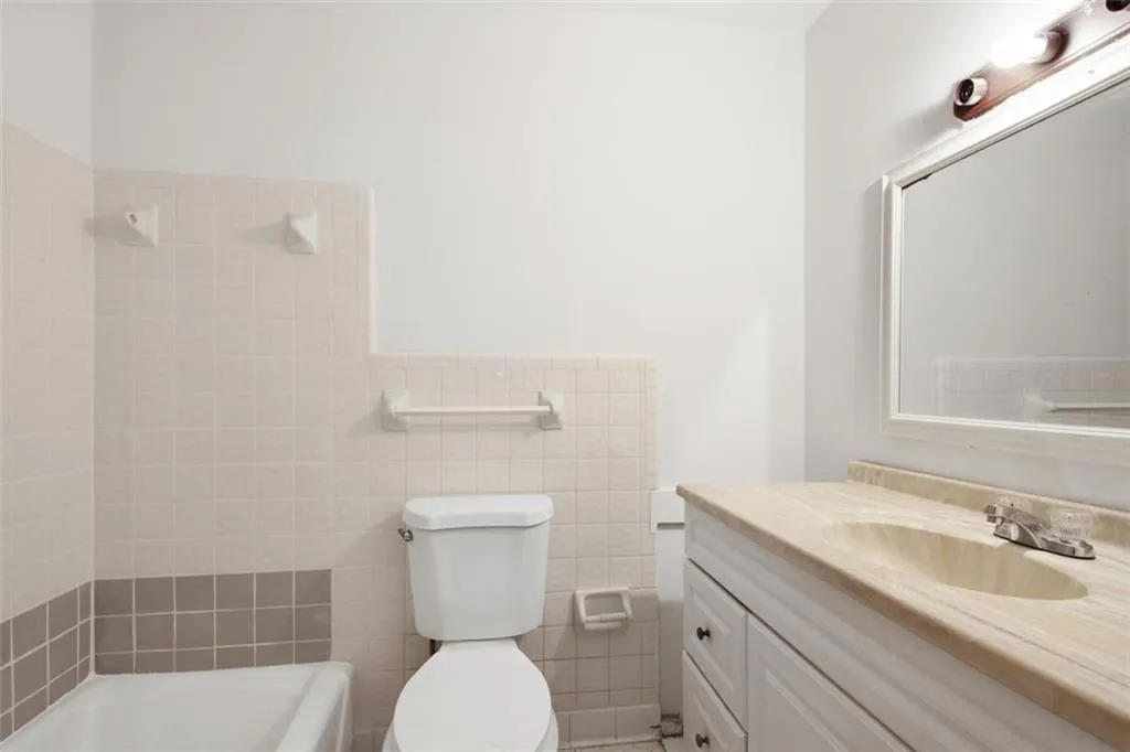 5617 Kingsport Drive, Atlanta, Georgia 30342, 2 Bedrooms Bedrooms, ,1 BathroomBathrooms,Residential,Sold,5617 Kingsport Drive,6986720