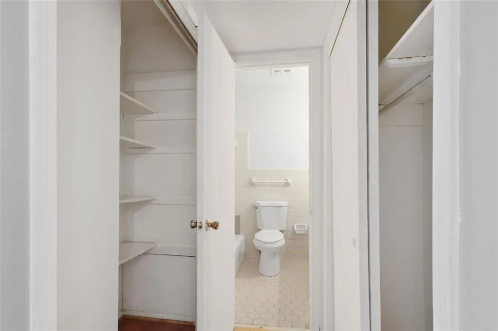 5617 Kingsport Drive, Atlanta, Georgia 30342, 2 Bedrooms Bedrooms, ,1 BathroomBathrooms,Residential,Sold,5617 Kingsport Drive,6986720