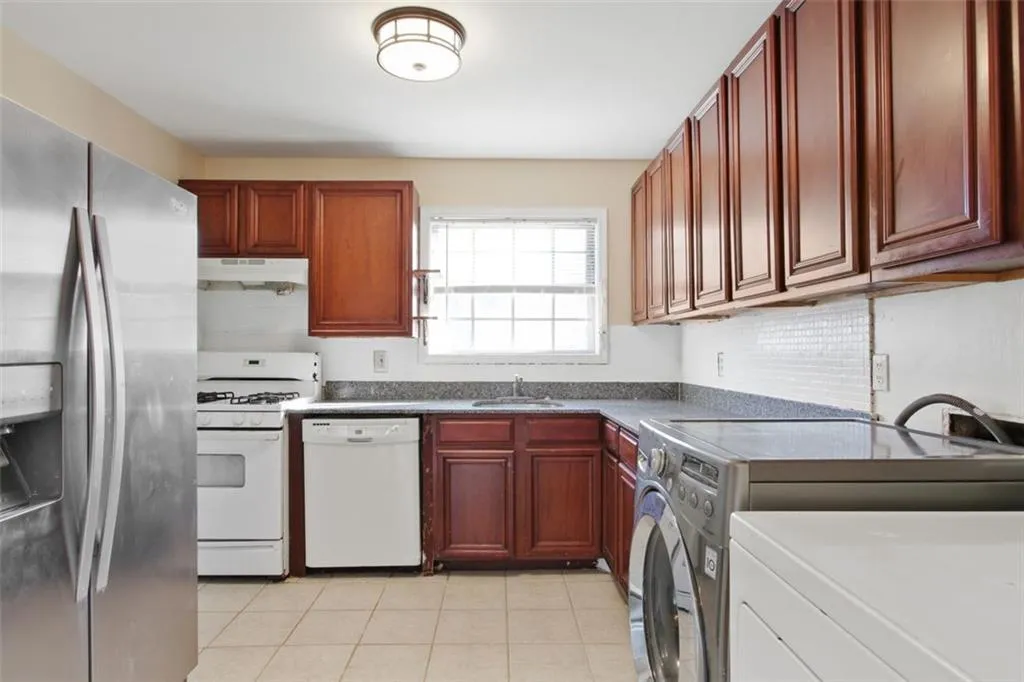 5617 Kingsport Drive, Atlanta, Georgia 30342, 2 Bedrooms Bedrooms, ,1 BathroomBathrooms,Residential,Sold,5617 Kingsport Drive,6986720