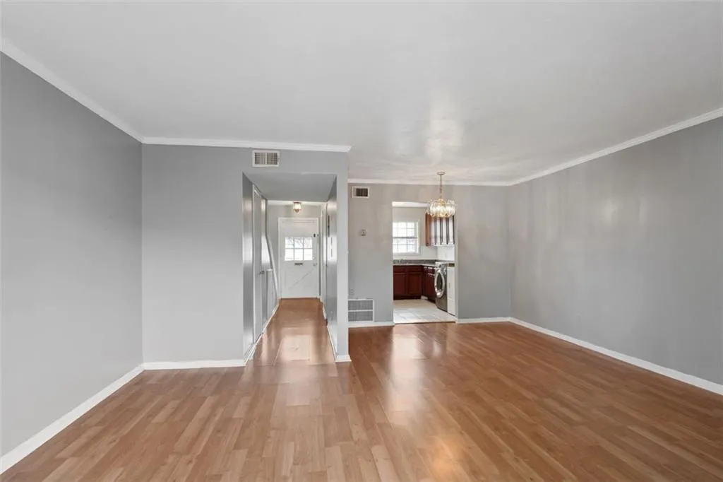 5617 Kingsport Drive, Atlanta, Georgia 30342, 2 Bedrooms Bedrooms, ,1 BathroomBathrooms,Residential,Sold,5617 Kingsport Drive,6986720