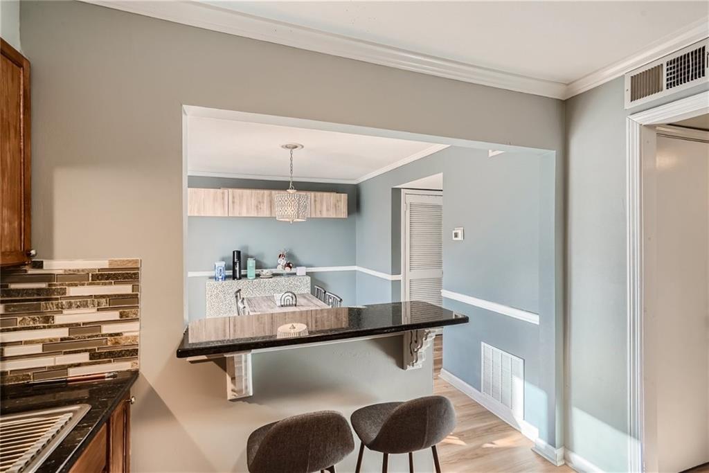 6520 Roswell Road Unit 52, Sandy Springs, Georgia 30328, 2 Bedrooms Bedrooms, ,1 BathroomBathrooms,Residential,Sold,6520 Roswell Road Unit 52,7292728