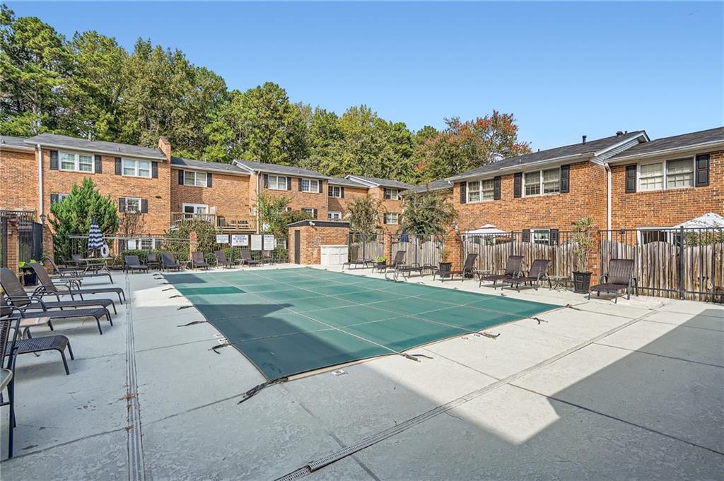 6520 Roswell Road Unit 52, Sandy Springs, Georgia 30328, 2 Bedrooms Bedrooms, ,1 BathroomBathrooms,Residential,Sold,6520 Roswell Road Unit 52,7292728