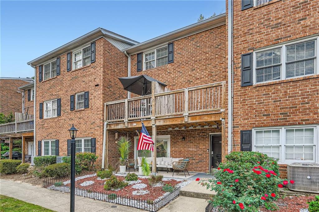 6520 Roswell Road Unit 52, Sandy Springs, Georgia 30328, 2 Bedrooms Bedrooms, ,1 BathroomBathrooms,Residential,Sold,6520 Roswell Road Unit 52,7292728
