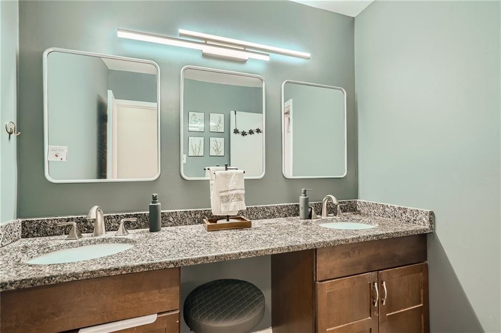 6520 Roswell Road Unit 52, Sandy Springs, Georgia 30328, 2 Bedrooms Bedrooms, ,1 BathroomBathrooms,Residential,Sold,6520 Roswell Road Unit 52,7292728