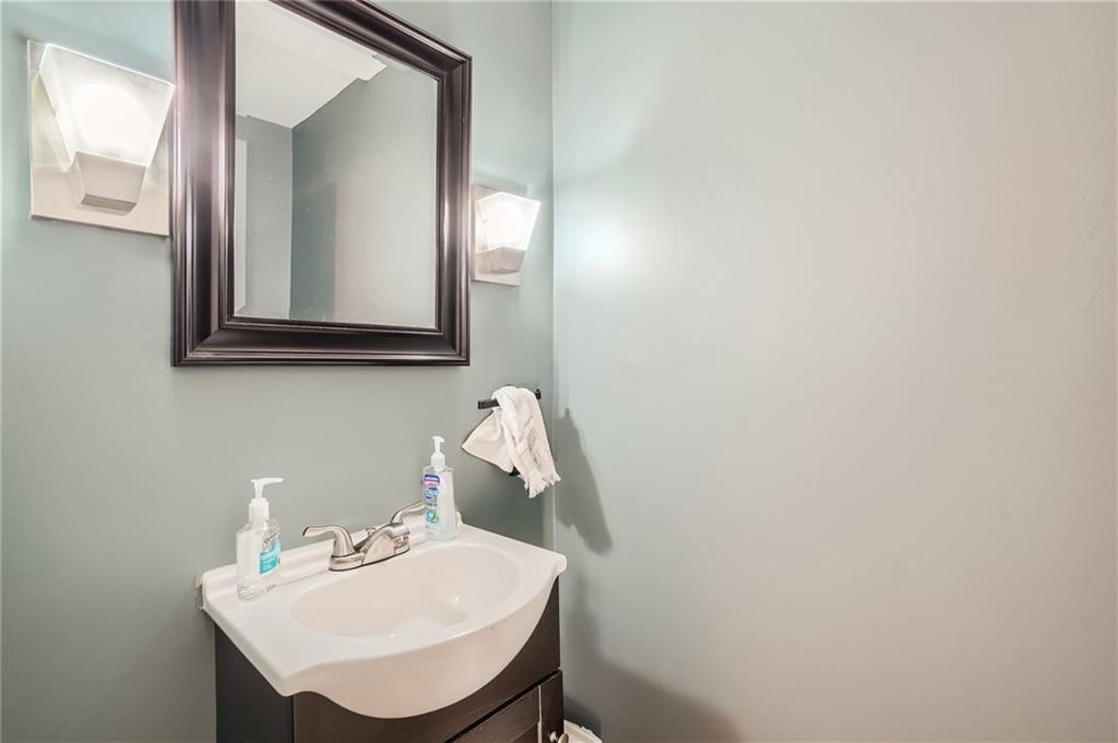 6520 Roswell Road Unit 52, Sandy Springs, Georgia 30328, 2 Bedrooms Bedrooms, ,1 BathroomBathrooms,Residential,Sold,6520 Roswell Road Unit 52,7292728