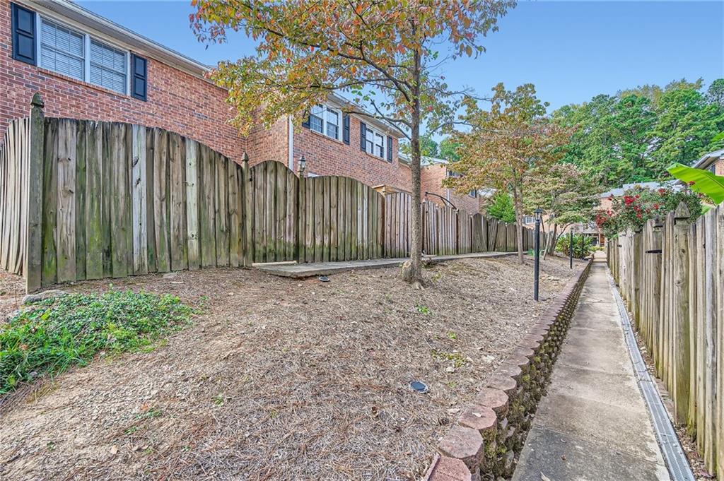 6520 Roswell Road Unit 52, Sandy Springs, Georgia 30328, 2 Bedrooms Bedrooms, ,1 BathroomBathrooms,Residential,Sold,6520 Roswell Road Unit 52,7292728
