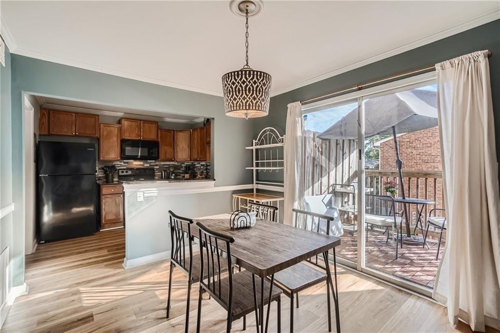 6520 Roswell Road Unit 52, Sandy Springs, Georgia 30328, 2 Bedrooms Bedrooms, ,1 BathroomBathrooms,Residential,Sold,6520 Roswell Road Unit 52,7292728