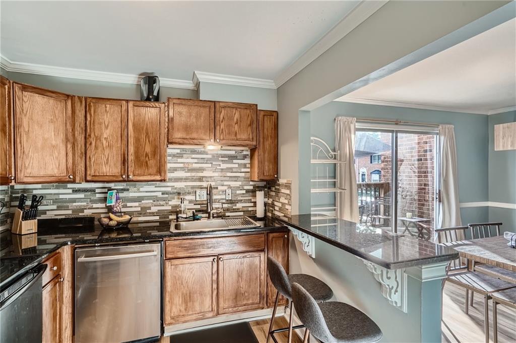 6520 Roswell Road Unit 52, Sandy Springs, Georgia 30328, 2 Bedrooms Bedrooms, ,1 BathroomBathrooms,Residential,Sold,6520 Roswell Road Unit 52,7292728