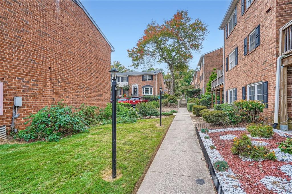 6520 Roswell Road Unit 52, Sandy Springs, Georgia 30328, 2 Bedrooms Bedrooms, ,1 BathroomBathrooms,Residential,Sold,6520 Roswell Road Unit 52,7292728