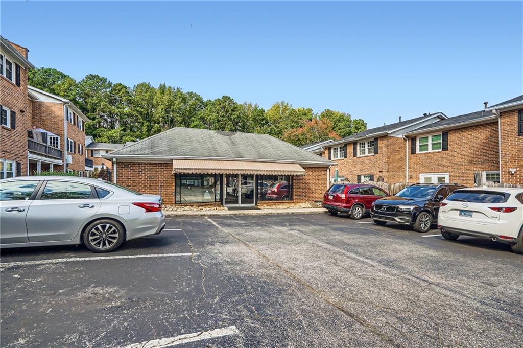 6520 Roswell Road Unit 52, Sandy Springs, Georgia 30328, 2 Bedrooms Bedrooms, ,1 BathroomBathrooms,Residential,Sold,6520 Roswell Road Unit 52,7292728