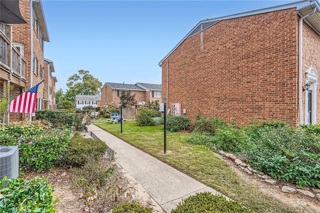 6520 Roswell Road Unit 52, Sandy Springs, Georgia 30328, 2 Bedrooms Bedrooms, ,1 BathroomBathrooms,Residential,Sold,6520 Roswell Road Unit 52,7292728