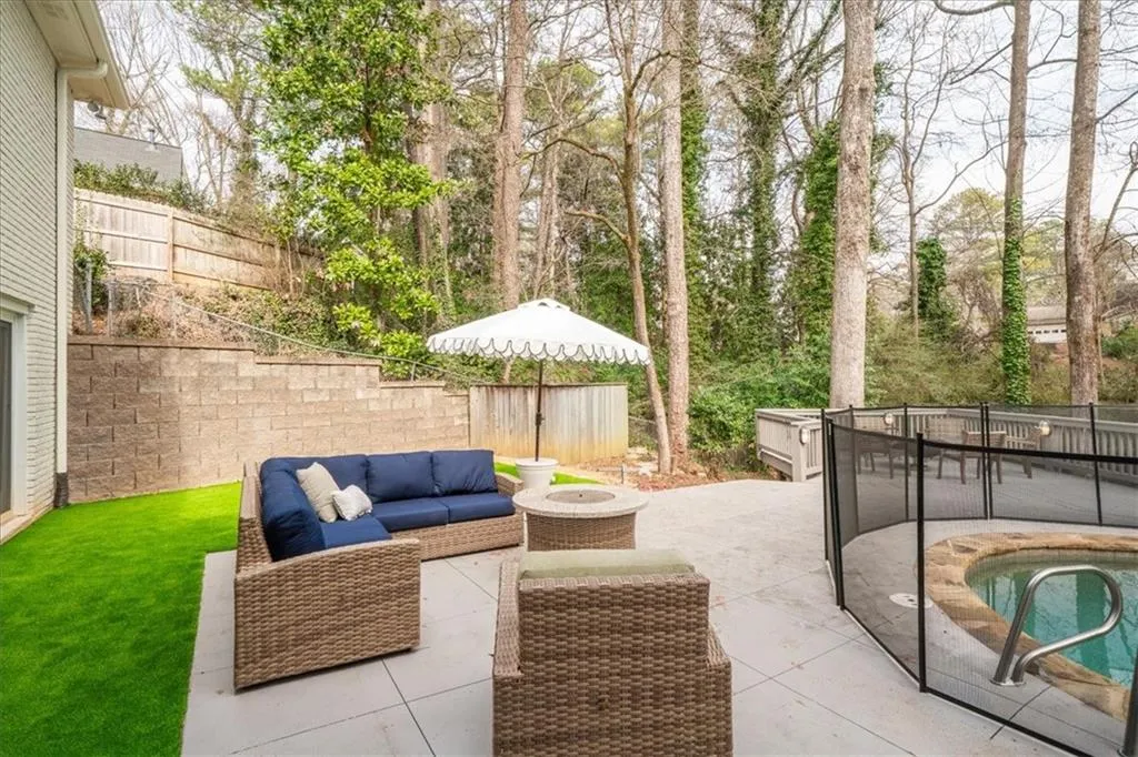 6125 Weatherly Drive, Atlanta, Georgia 30328, 4 Bedrooms Bedrooms, ,4 BathroomsBathrooms,Residential,Sold,6125 Weatherly Drive,7710531