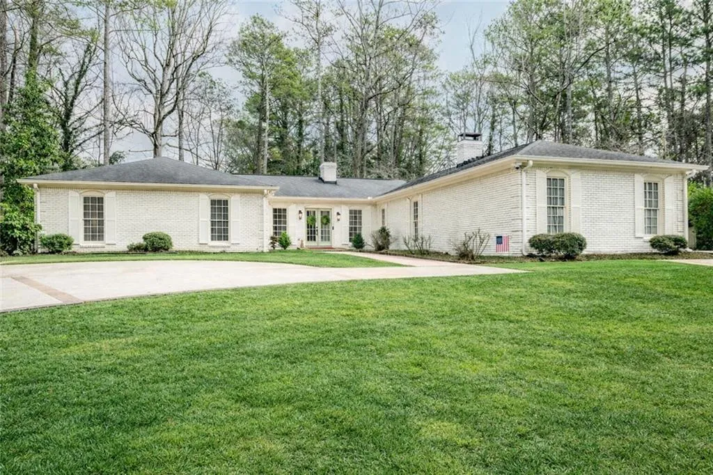 6125 Weatherly Drive, Atlanta, Georgia 30328, 4 Bedrooms Bedrooms, ,4 BathroomsBathrooms,Residential,For Sale,6125 Weatherly Drive,7710531
