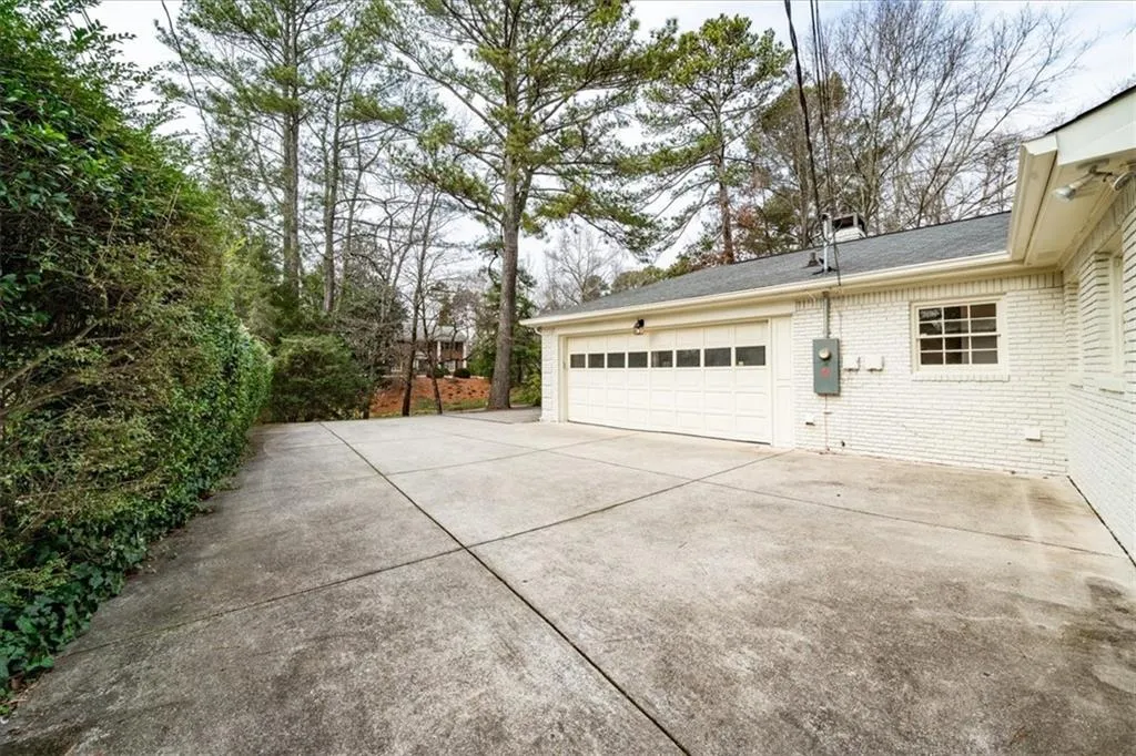 6125 Weatherly Drive, Atlanta, Georgia 30328, 4 Bedrooms Bedrooms, ,4 BathroomsBathrooms,Residential,Sold,6125 Weatherly Drive,7710531