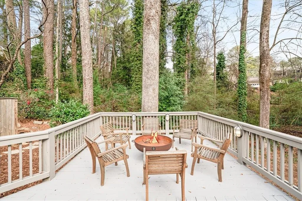 6125 Weatherly Drive, Atlanta, Georgia 30328, 4 Bedrooms Bedrooms, ,4 BathroomsBathrooms,Residential,Sold,6125 Weatherly Drive,7710531
