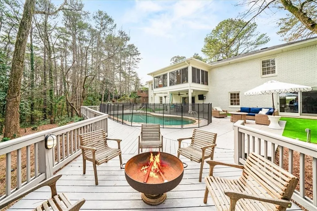 6125 Weatherly Drive, Atlanta, Georgia 30328, 4 Bedrooms Bedrooms, ,4 BathroomsBathrooms,Residential,Sold,6125 Weatherly Drive,7710531