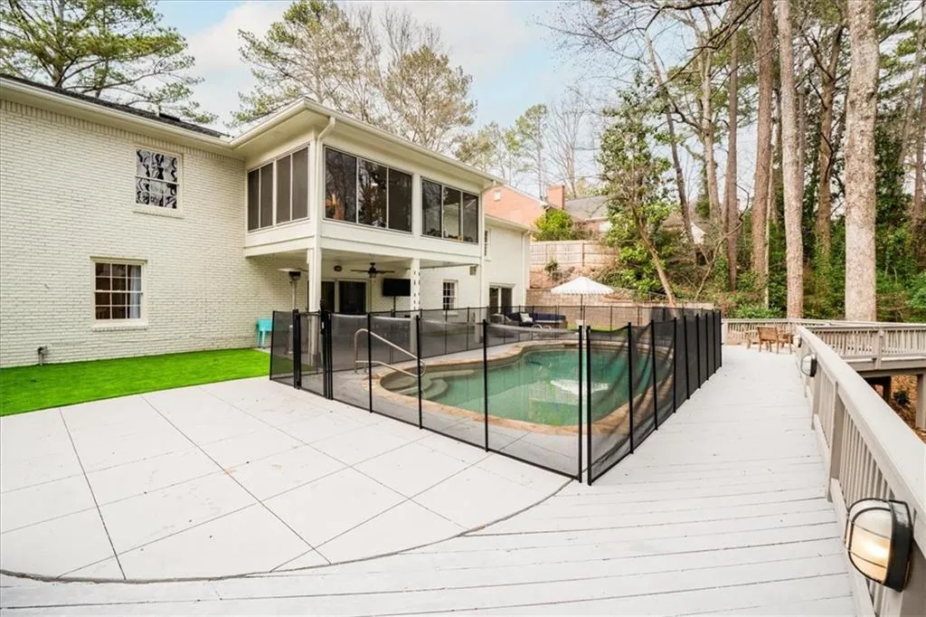 6125 Weatherly Drive, Atlanta, Georgia 30328, 4 Bedrooms Bedrooms, ,4 BathroomsBathrooms,Residential,Sold,6125 Weatherly Drive,7710531