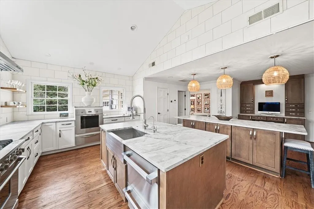 6125 Weatherly Drive, Atlanta, Georgia 30328, 4 Bedrooms Bedrooms, ,4 BathroomsBathrooms,Residential,Sold,6125 Weatherly Drive,7710531
