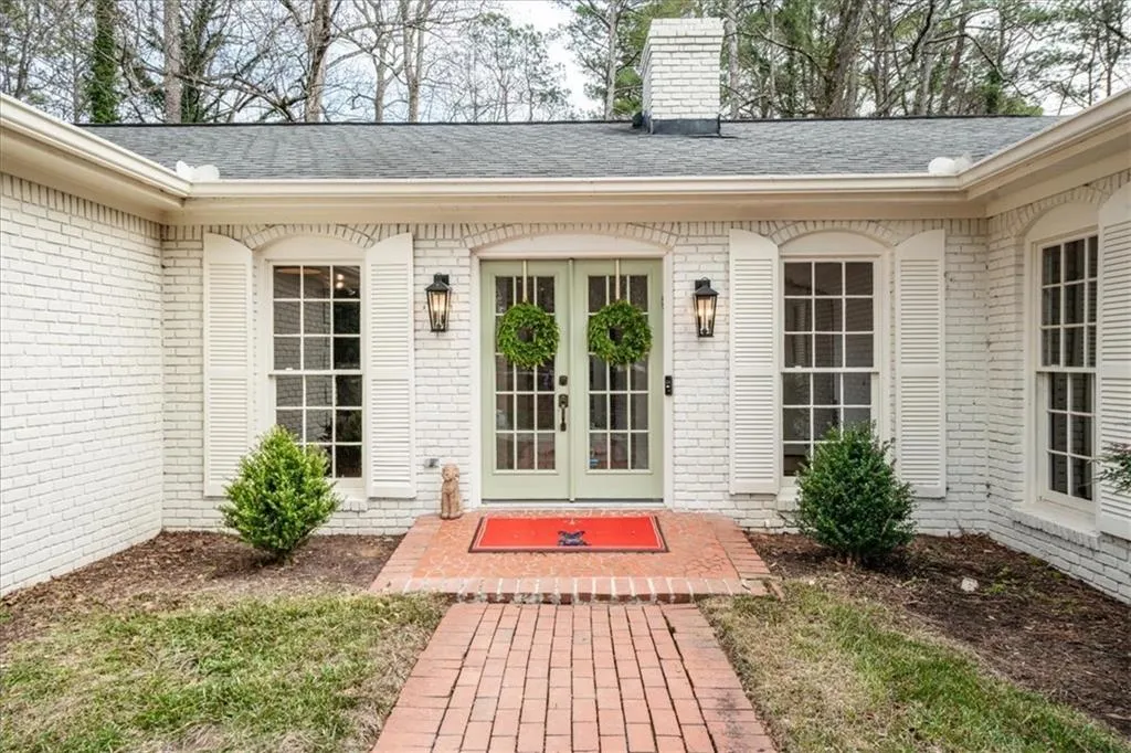 6125 Weatherly Drive, Atlanta, Georgia 30328, 4 Bedrooms Bedrooms, ,4 BathroomsBathrooms,Residential,Sold,6125 Weatherly Drive,7710531