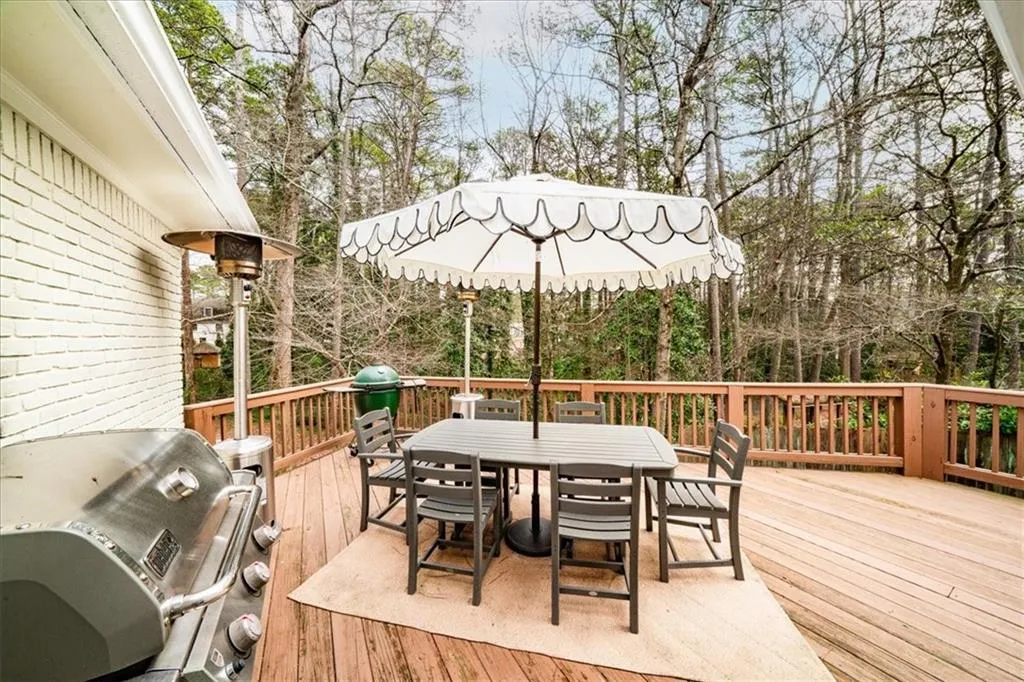 6125 Weatherly Drive, Atlanta, Georgia 30328, 4 Bedrooms Bedrooms, ,4 BathroomsBathrooms,Residential,Sold,6125 Weatherly Drive,7710531