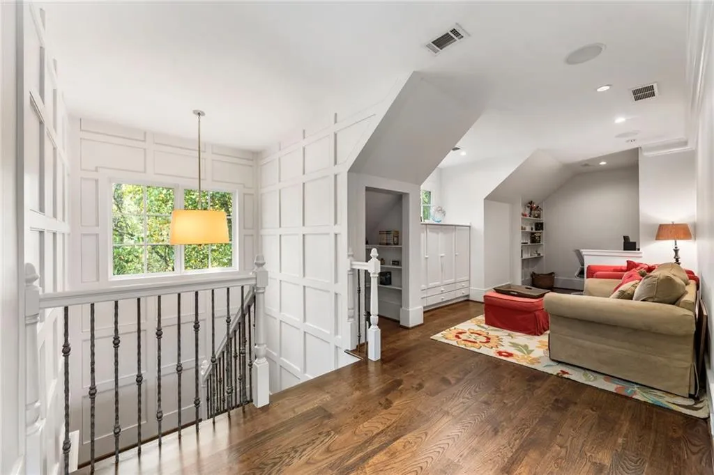 2819 Castlewood Drive Nw, Atlanta, Georgia 30327, 5 Bedrooms Bedrooms, ,5 BathroomsBathrooms,Residential,For Sale,2819 Castlewood Drive Nw,7639916