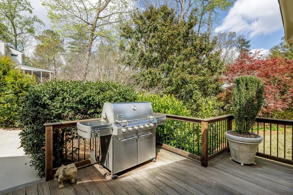 140 Old College Way, Sandy Springs, Georgia 30328, 4 Bedrooms Bedrooms, ,3 BathroomsBathrooms,Residential,Sold,140 Old College Way,7194587