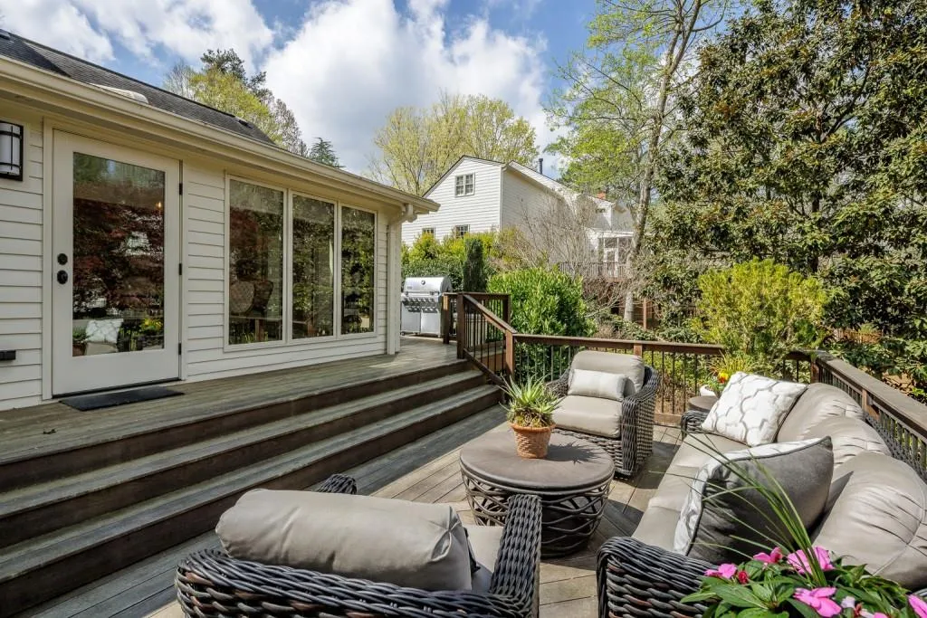 140 Old College Way, Sandy Springs, Georgia 30328, 4 Bedrooms Bedrooms, ,3 BathroomsBathrooms,Residential,Sold,140 Old College Way,7194587