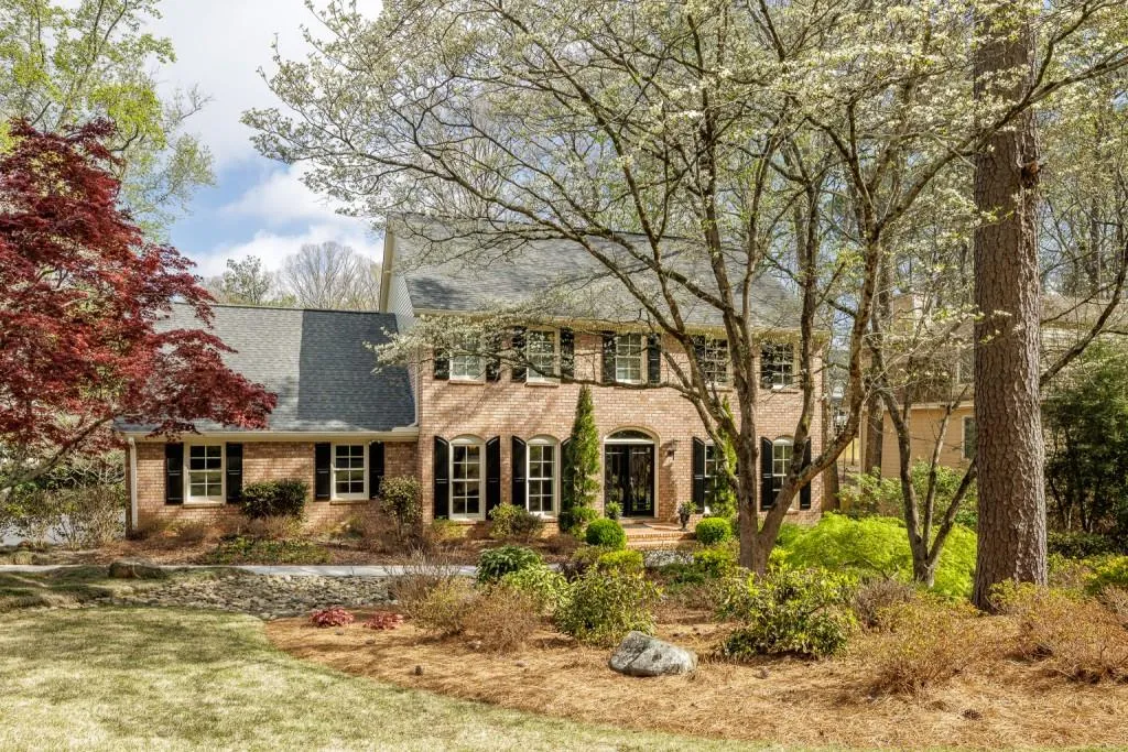 140 Old College Way, Sandy Springs, Georgia 30328, 4 Bedrooms Bedrooms, ,3 BathroomsBathrooms,Residential,Sold,140 Old College Way,7194587