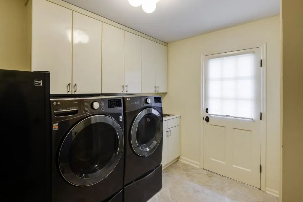 140 Old College Way, Sandy Springs, Georgia 30328, 4 Bedrooms Bedrooms, ,3 BathroomsBathrooms,Residential,Sold,140 Old College Way,7194587