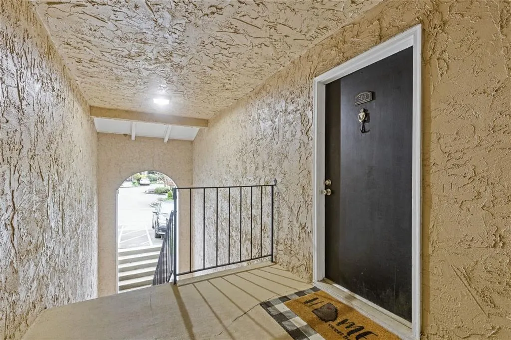 3155 Seven Pines Court Unit 303, Atlanta, Georgia 30339, 2 Bedrooms Bedrooms, ,2 BathroomsBathrooms,Residential,Sold,3155 Seven Pines Court Unit 303,7552756
