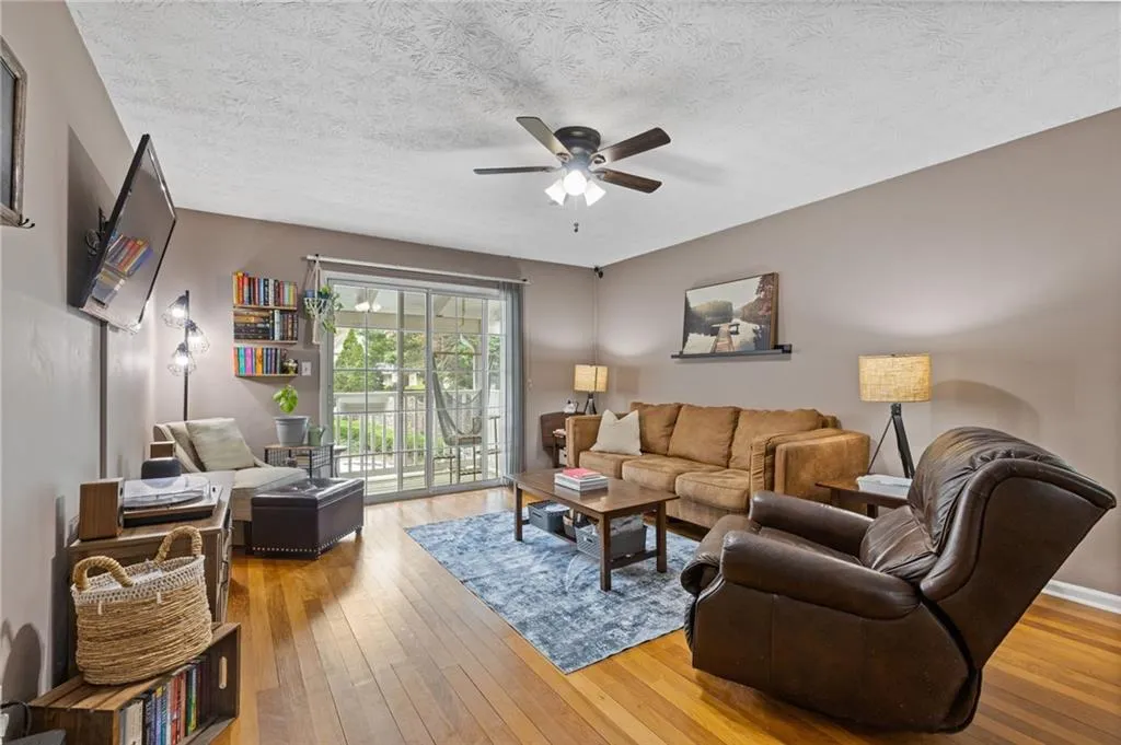 3155 Seven Pines Court Unit 303, Atlanta, Georgia 30339, 2 Bedrooms Bedrooms, ,2 BathroomsBathrooms,Residential,Sold,3155 Seven Pines Court Unit 303,7552756