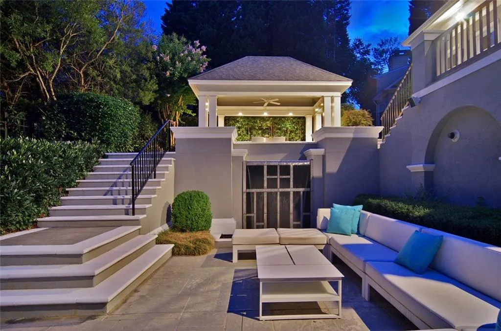 125 Helmsley Drive, Atlanta, Georgia 30327, 5 Bedrooms Bedrooms, ,5 BathroomsBathrooms,Residential,Sold,125 Helmsley Drive,5779307