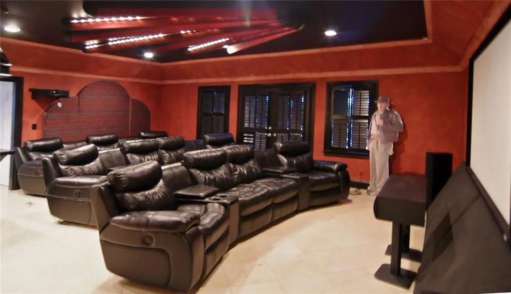 125 Helmsley Drive, Atlanta, Georgia 30327, 5 Bedrooms Bedrooms, ,5 BathroomsBathrooms,Residential,Sold,125 Helmsley Drive,5779307