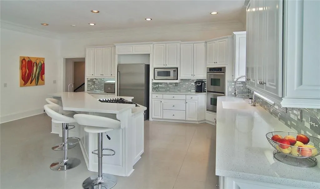 125 Helmsley Drive, Atlanta, Georgia 30327, 5 Bedrooms Bedrooms, ,5 BathroomsBathrooms,Residential,Sold,125 Helmsley Drive,5779307