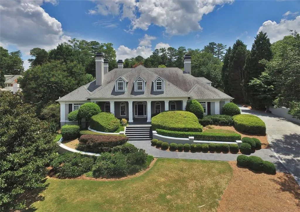 125 Helmsley Drive, Atlanta, Georgia 30327, 5 Bedrooms Bedrooms, ,5 BathroomsBathrooms,Residential,Sold,125 Helmsley Drive,5779307