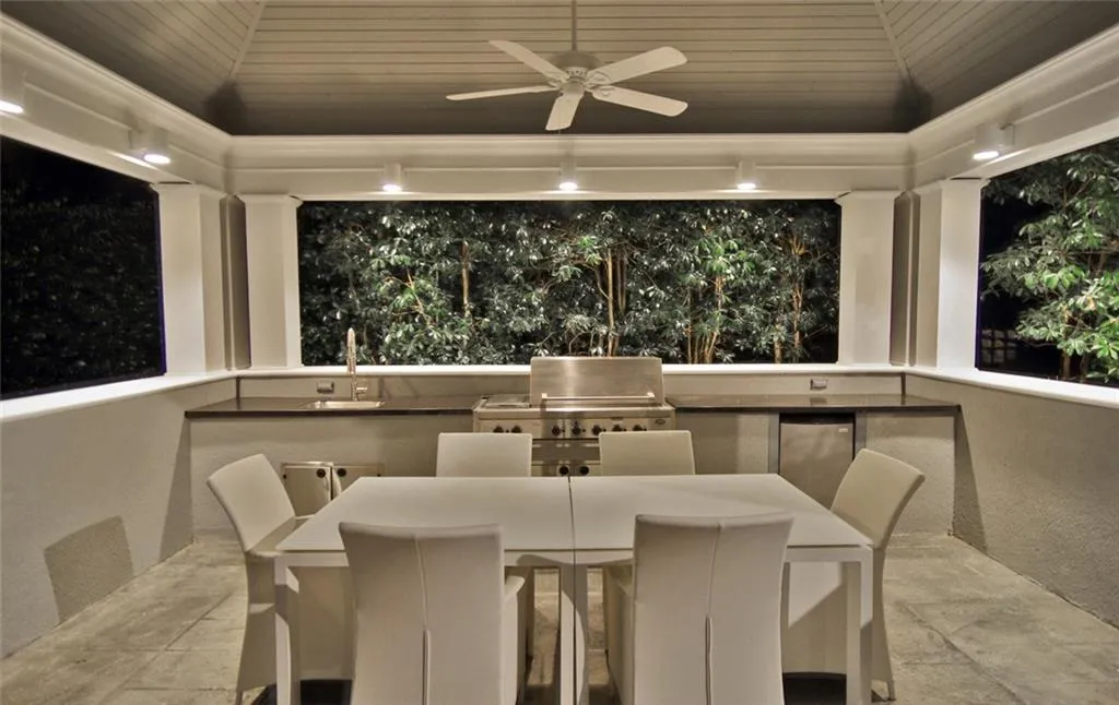 125 Helmsley Drive, Atlanta, Georgia 30327, 5 Bedrooms Bedrooms, ,5 BathroomsBathrooms,Residential,Sold,125 Helmsley Drive,5779307