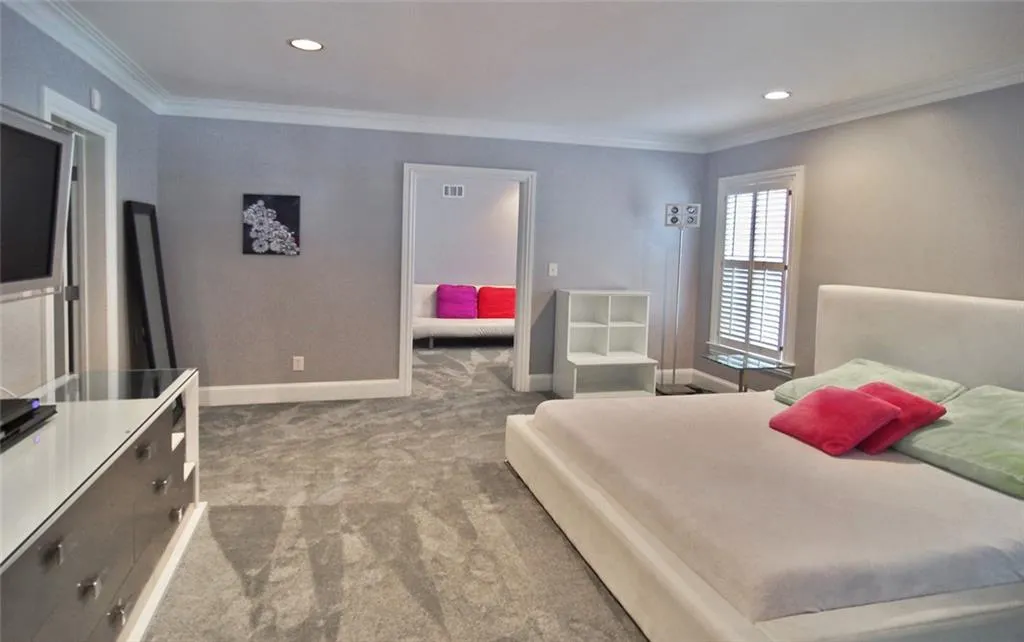 125 Helmsley Drive, Atlanta, Georgia 30327, 5 Bedrooms Bedrooms, ,5 BathroomsBathrooms,Residential,Sold,125 Helmsley Drive,5779307