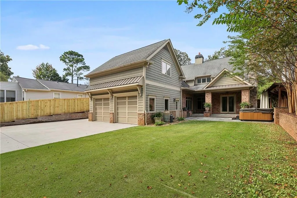 Great flat walkout backyard